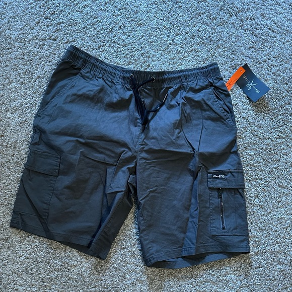 Marc Ecko Men's Black Cargo Shorts - Picture 1 of 3